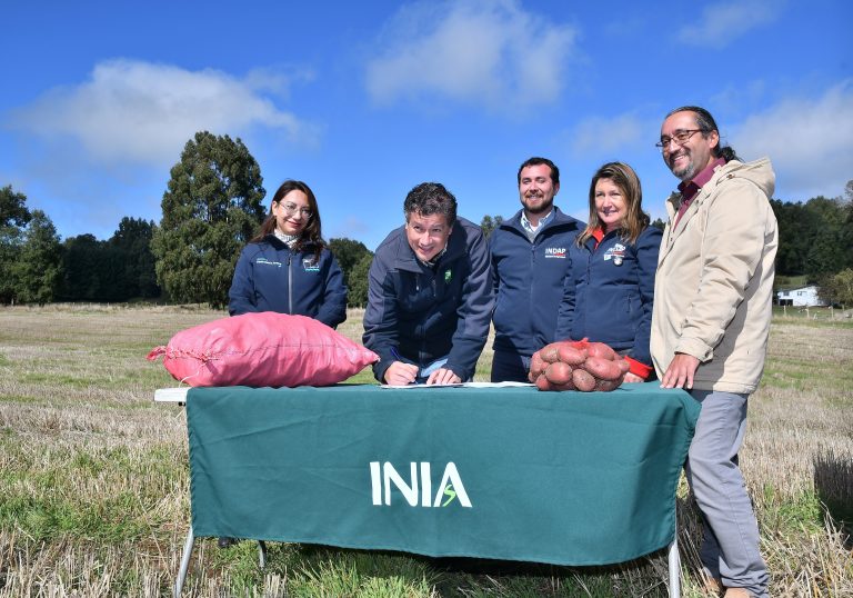 firma-convenio-INIA-INDAP